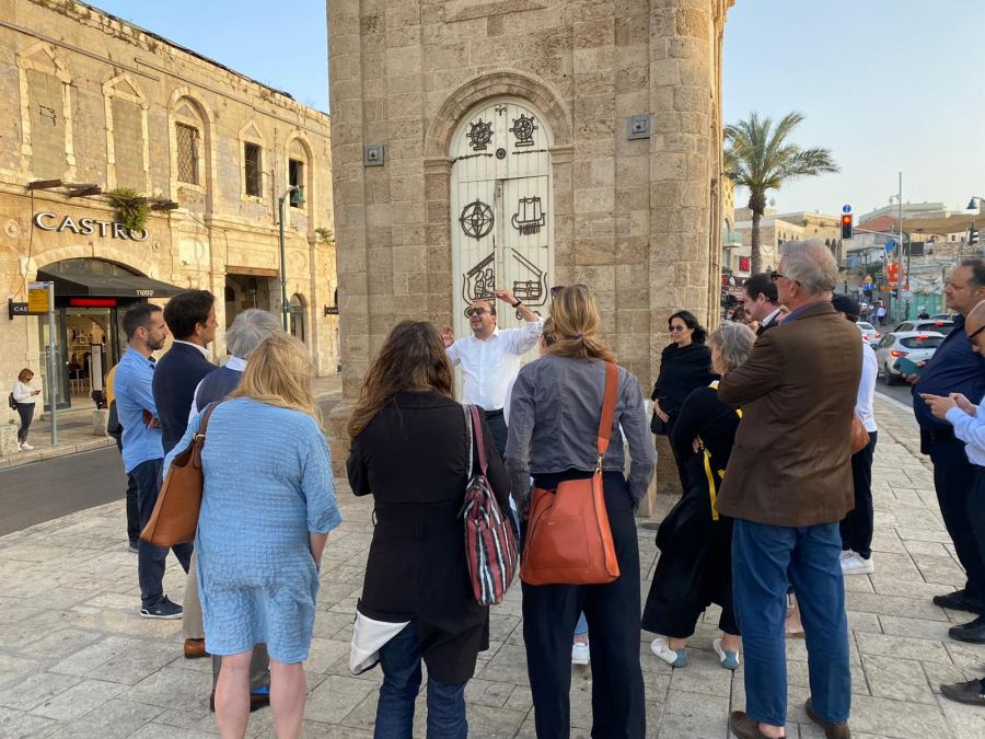 دبلوماسيون أوروبيّون يزورون مدينة يافا ويلتقون النائب أبو شحادة*